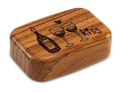 Top View of a 3" Med Wide Teak with laser engraved image of Wine & Kisses